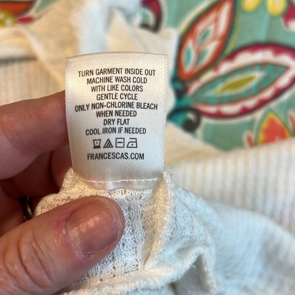 Women’s wrap flutter sleeve top Medium Francesca’s - Picture 6 of 6